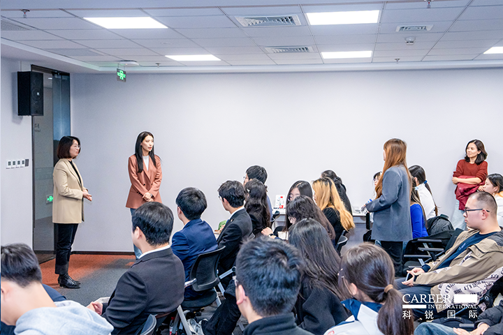 知名人力资源服务商腾博专业服务诚信本国际的相关资深顾问与企业高级负责人在参访末尾回答现场关于人力资源产业的问题